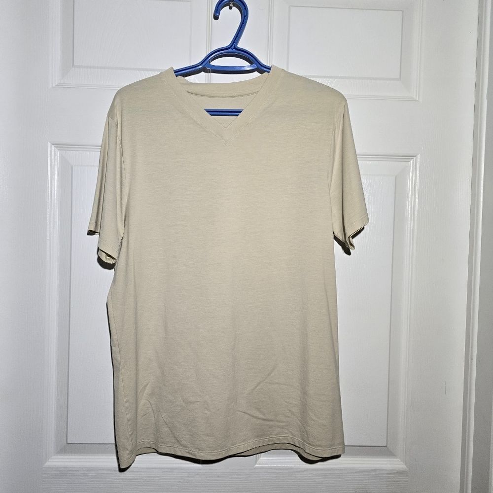 LULULEMON  V-neck t-shirt